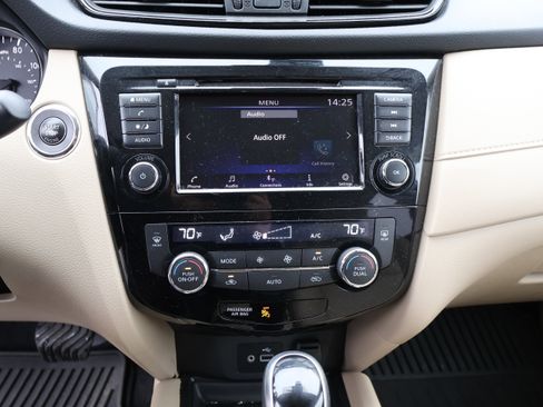 Used 2020 Nissan Rogue SV image 26