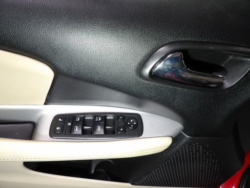 Used 2019 Dodge Journey SE FWD image 8