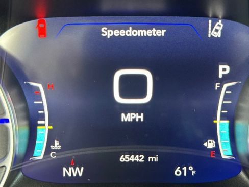 Used 2022 Chrysler Pacifica Touring-L image 12