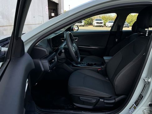 Used 2025 Kia K4 LXS image 10