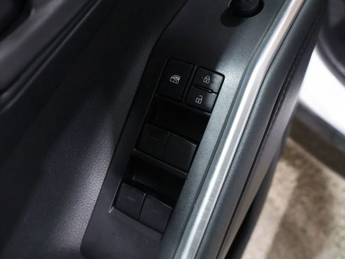 Used 2022 Toyota Highlander LE image 13