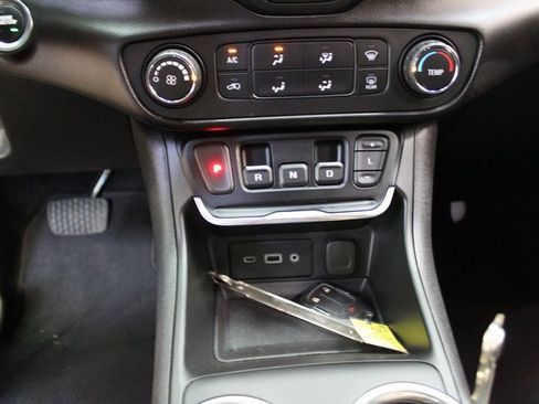 Used 2021 GMC Terrain SLE image 18