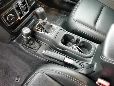 Used 2023 Jeep Wrangler Unlimited Sahara w/ Cold Weather Group image 18