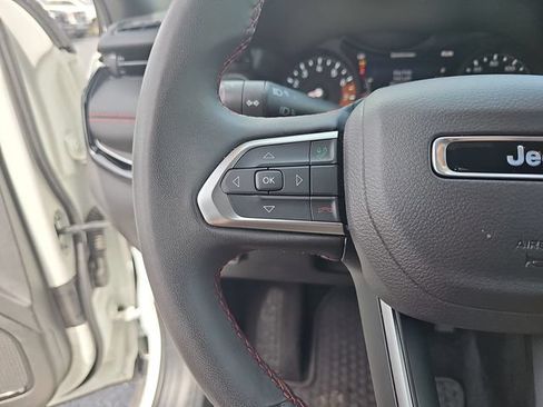 Used 2025 Jeep Compass Trailhawk AWD/4WD image 18