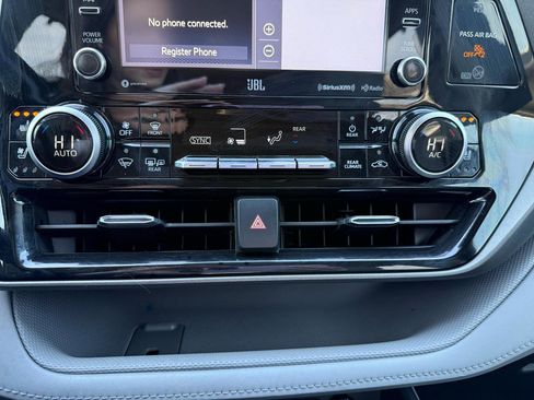 Used 2021 Toyota Highlander Limited image 33