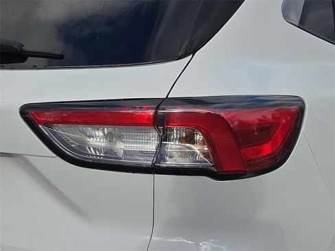 Used 2022 Ford Escape SE image 11