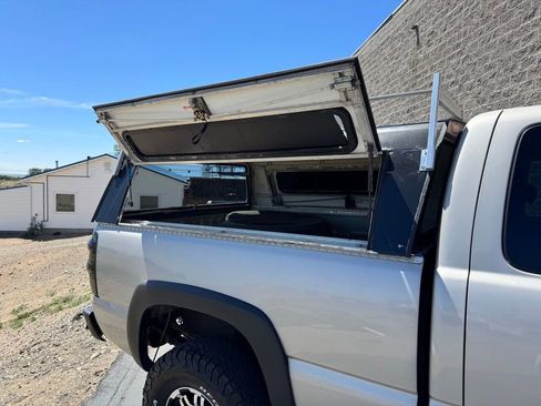 Used 2005 Chevrolet Silverado 2500 LS AWD/4WD image 8
