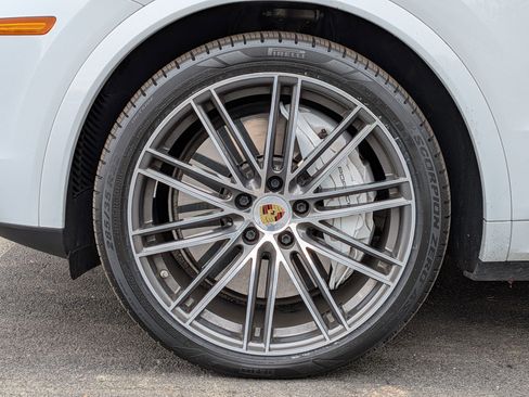 Used 2021 Porsche Cayenne Turbo image 13