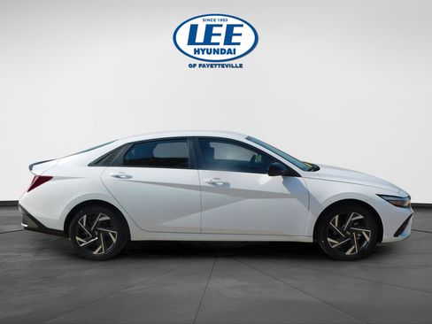 Certified 2025 Hyundai Elantra Sport FWD image 2