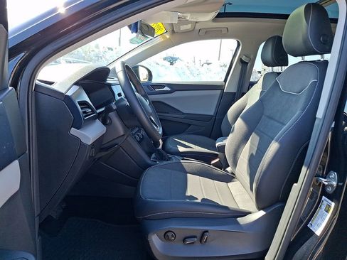 Used 2023 Volkswagen Taos SE w/ Panoramic Sunroof Package image 15