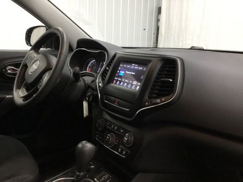 Used 2020 Jeep Cherokee Latitude image 14