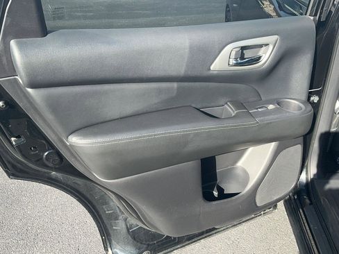 Used 2019 Nissan Pathfinder Platinum AWD/4WD image 24