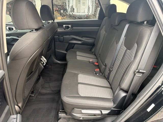 Used 2023 Kia Sorento LX FWD image 16