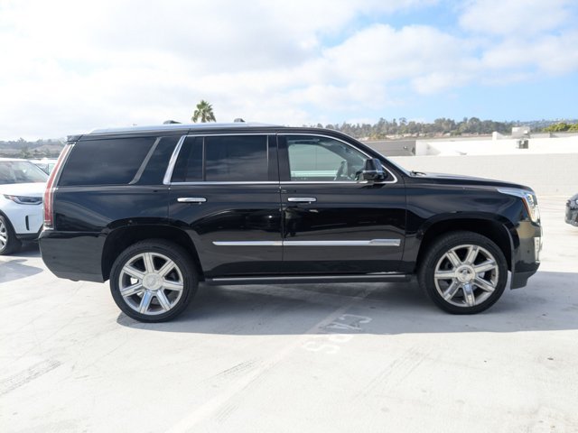 Used 2018 Cadillac Escalade Premium Luxury AWD/4WD image 4