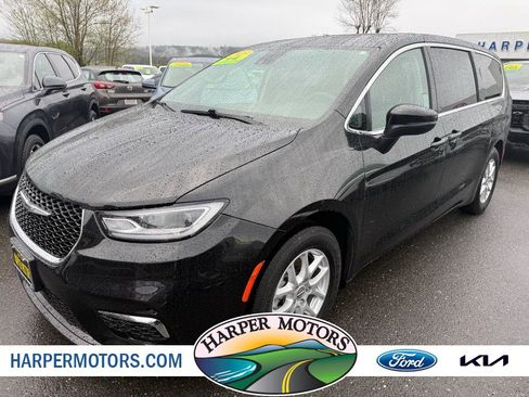 Used 2023 Chrysler Pacifica Touring-L image 1