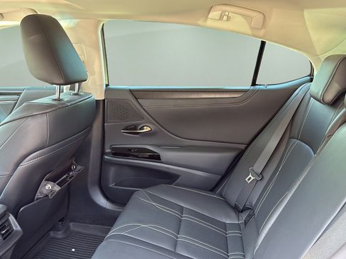 Used 2024 Lexus ES 300h w/ Technology Package FWD image 16