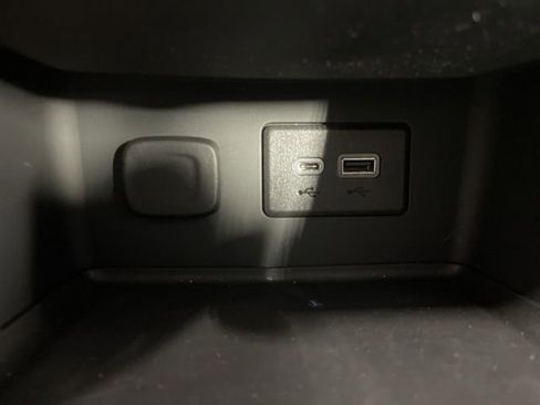 Used 2023 GMC Acadia SLE w/ Driver Convenience Package image 18