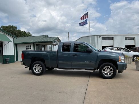 Used 2007 Chevrolet Silverado 1500 LT w/ Texas Edition RWD image 2