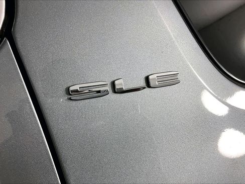 Certified 2023 GMC Acadia SLE w/ Driver Convenience Package image 10