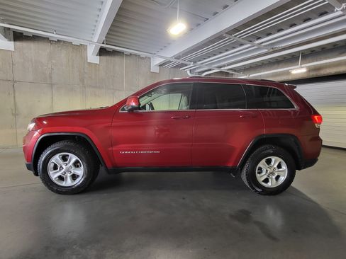 Used 2014 Jeep Grand Cherokee Laredo w/ Quick Order Package 23E AWD/4WD image 2
