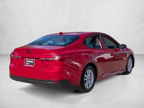 Used 2025 Toyota Camry LE image 5
