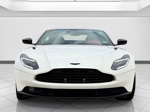 Used 2022 Aston Martin DB11 Coupe image 11