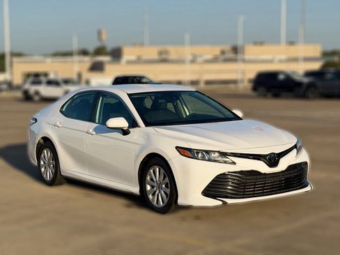 Used 2020 Toyota Camry LE AWD/4WD image 6