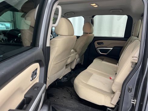 Used 2017 Nissan Titan SV AWD/4WD image 9