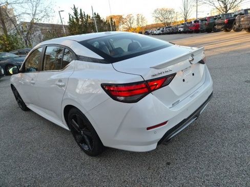 Used 2022 Nissan Sentra SR w/ SR Premium Package image 9