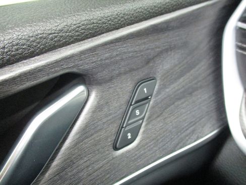 Used 2024 Jeep Grand Cherokee L Limited w/ Luxury Tech Group II image 36