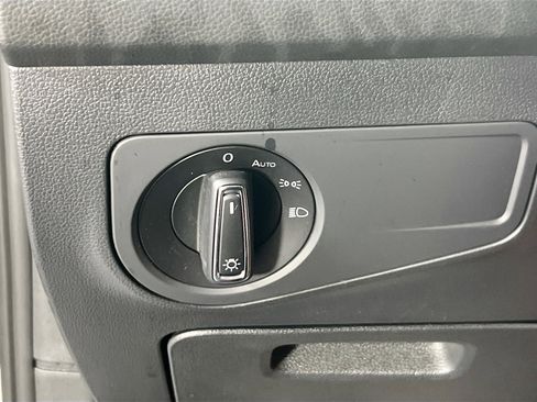 Used 2022 Volkswagen Tiguan SE image 10