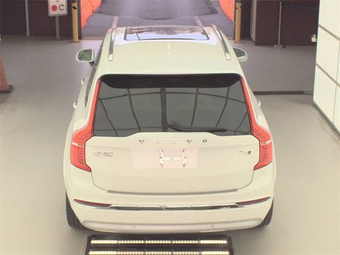 Used 2022 Volvo XC90 T6 Inscription w/ Climate Package image 7