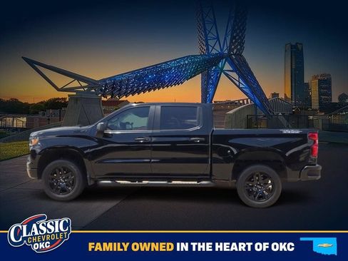 Used 2024 Chevrolet Silverado 1500 Custom Trail Boss w/ Turbomax Blackout Package AWD/4WD image 4