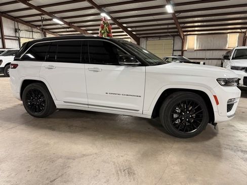 Used 2022 Jeep Grand Cherokee Summit image 5