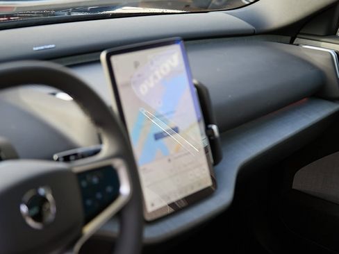 New 2025 Volvo EX30 Ultra w/ Protection Package Premier image 13