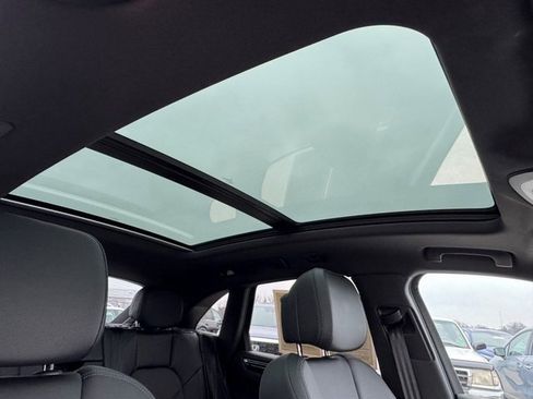 Used 2025 Porsche Macan image 9