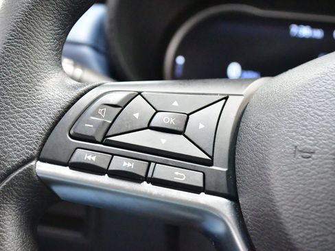 Used 2025 Nissan Versa SV image 21