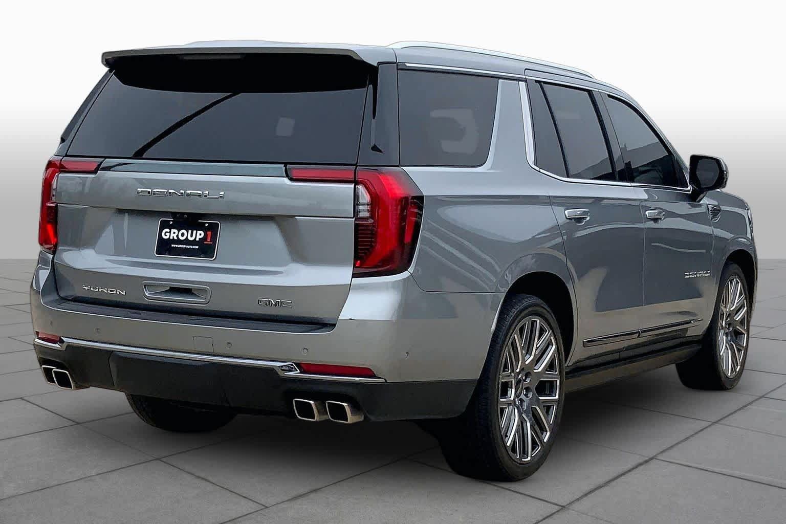 Used 2025 GMC Yukon Denali Ultimate AWD/4WD image 13