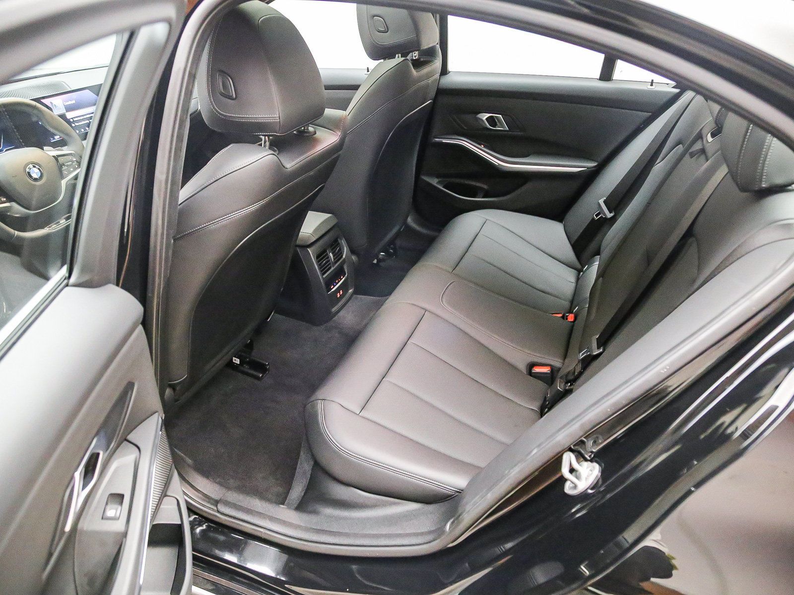 Used 2026 BMW 330i Sedan w/ Convenience Package RWD image 20