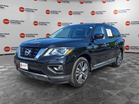 Used 2020 Nissan Pathfinder Platinum AWD/4WD image 3