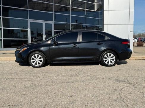 Used 2021 Toyota Corolla LE image 6