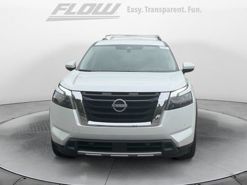 Certified 2025 Nissan Pathfinder SL FWD image 2