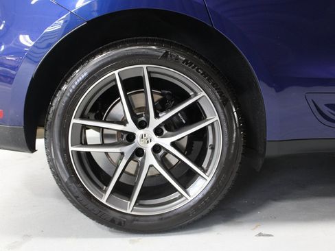 Certified 2025 Porsche Macan AWD/4WD image 23