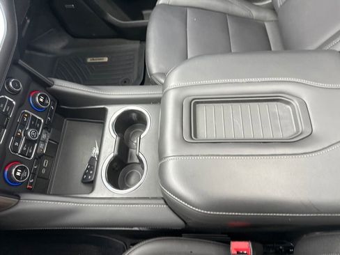 Used 2023 Chevrolet Tahoe Z71 w/ Luxury Package AWD/4WD image 15