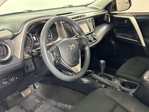 Used 2018 Toyota RAV4 LE image 7