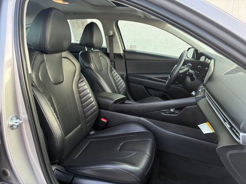 Used 2025 Hyundai Elantra Limited image 39