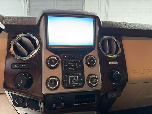 Used 2016 Ford F250 Lariat w/ Lariat Interior Package image 17