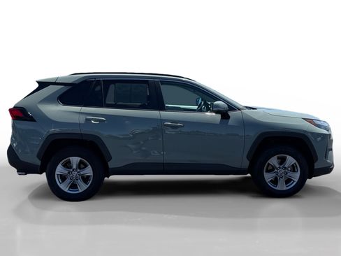 Used 2022 Toyota RAV4 XLE w/ Convenience Package AWD/4WD image 6