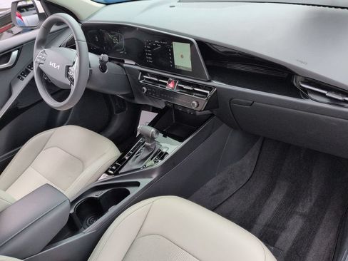 Used 2025 Kia Niro EX FWD image 30