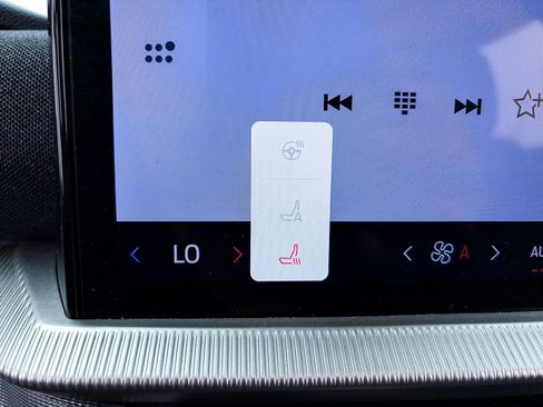 Used 2025 Ford Explorer ST-Line w/ Premium Package image 26